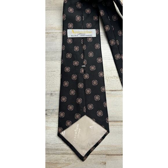 Vintage Aquascutum of London Hand FInished 100% Silk Tie EUC - Picture 3 of 3